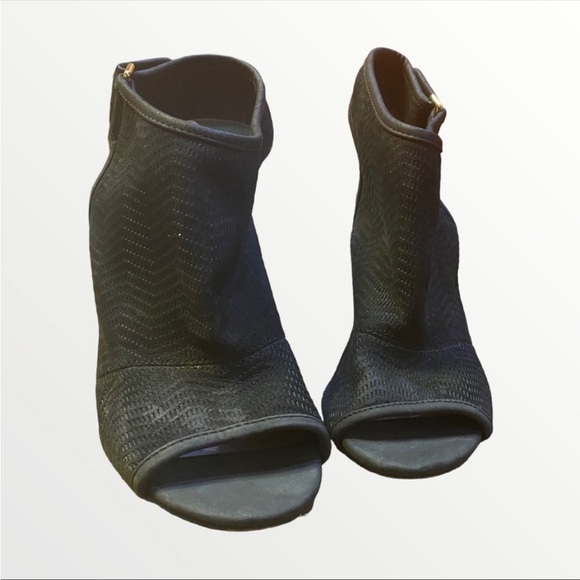 ALDO | Women's Black 7.5 Block Heels With Velcro Strap - Picture 3 of 7